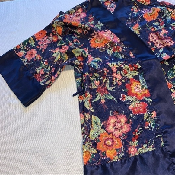 Victoria’s Secret Gold Label Vintage Robe, Navy Blue Floral, OSFM - Picture 7 of 10